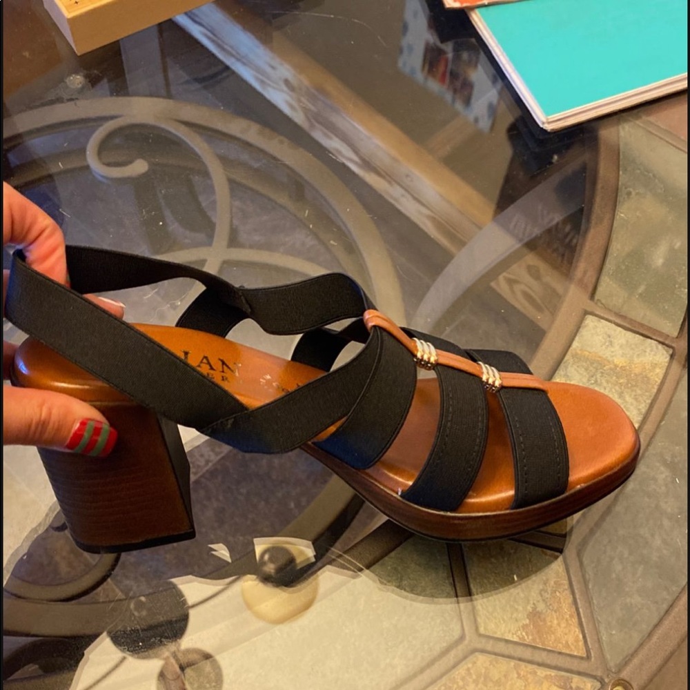 Italian shoemaker size 7 sandals.